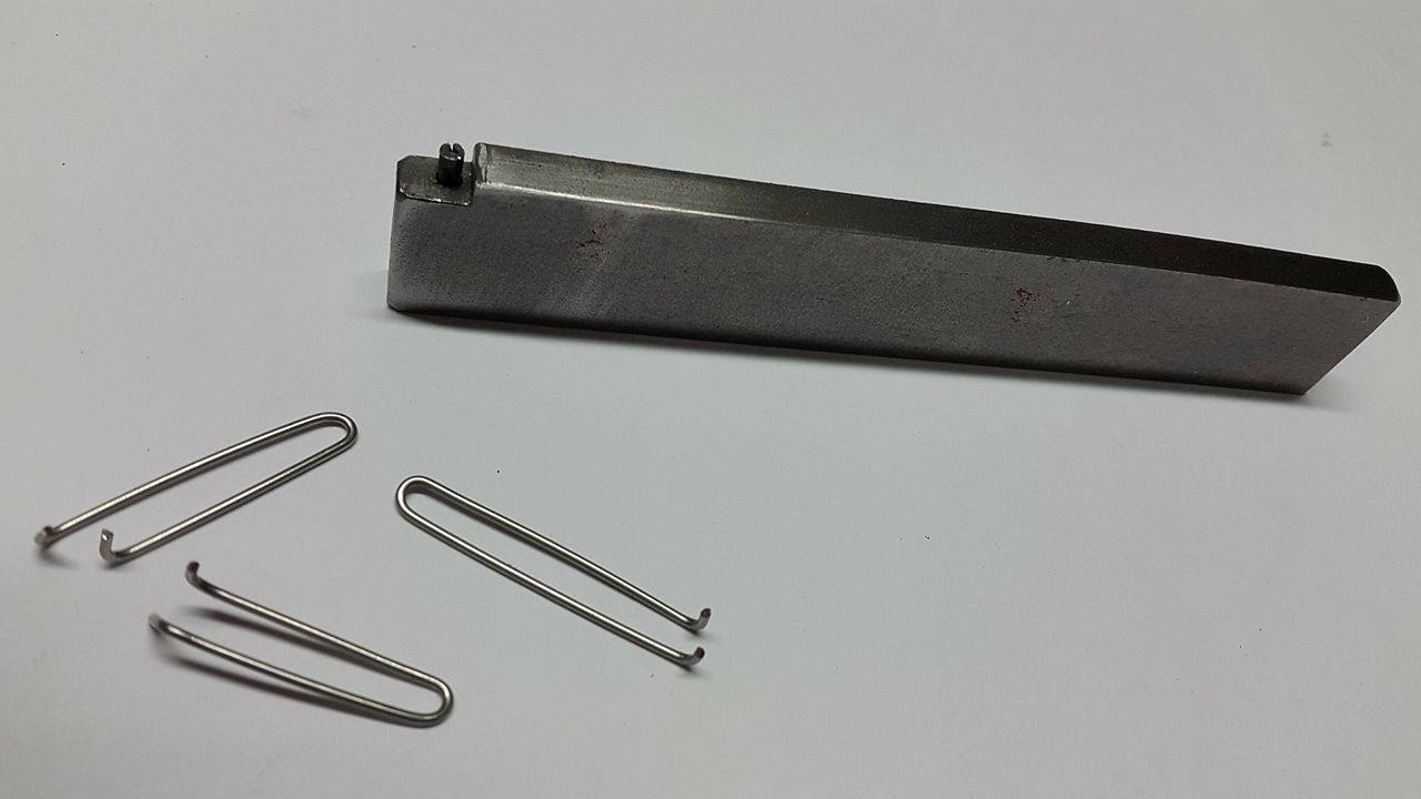 Wire bender to make hooks with 1.0 mm wire