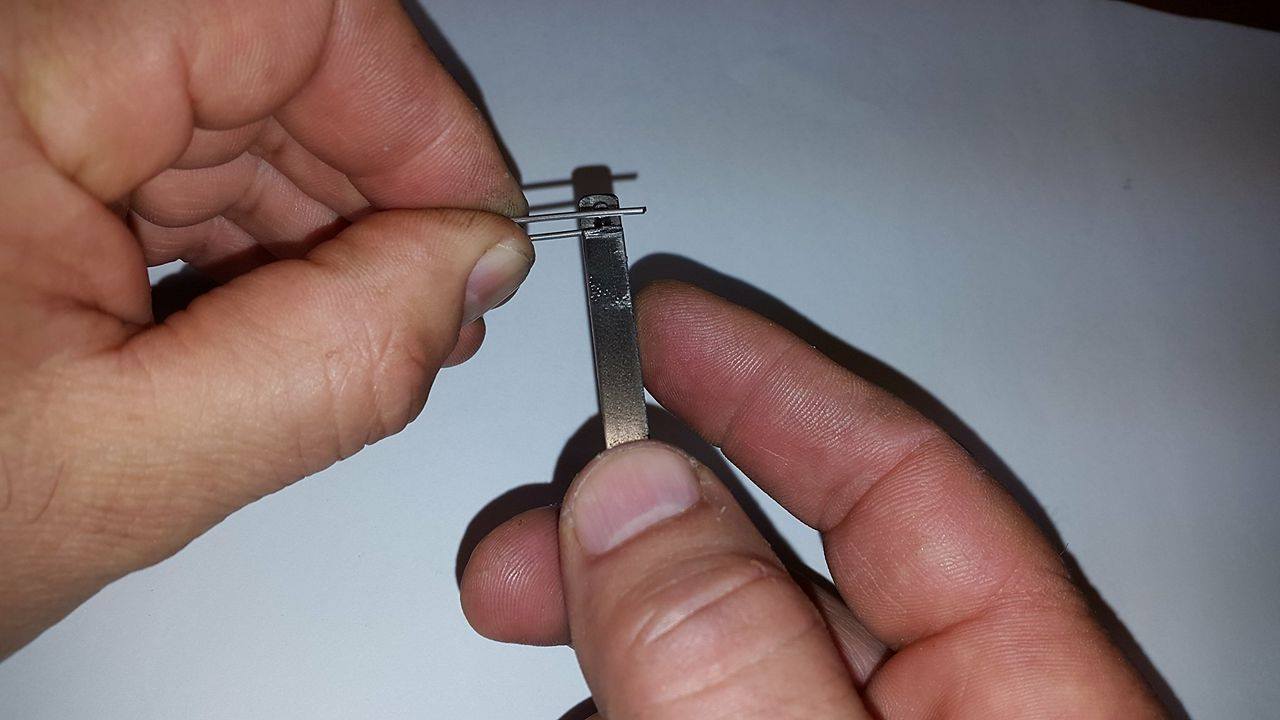 Piegafilo per realizzare i gancetti con filo 1.0 mm